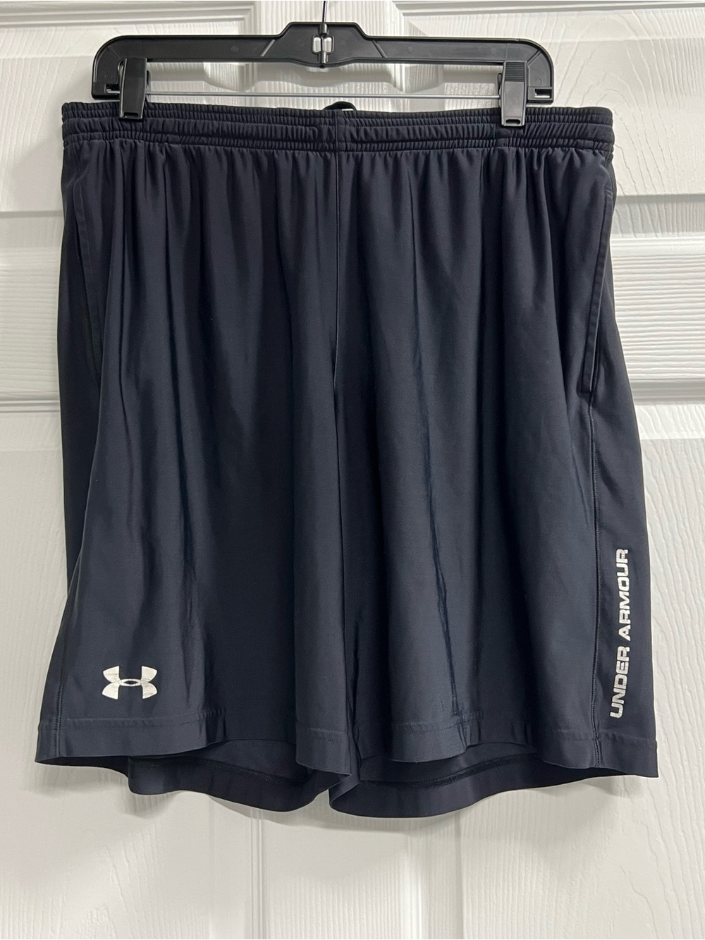 Under Armour Men’s Black Shorts - Size Large -  VGUC